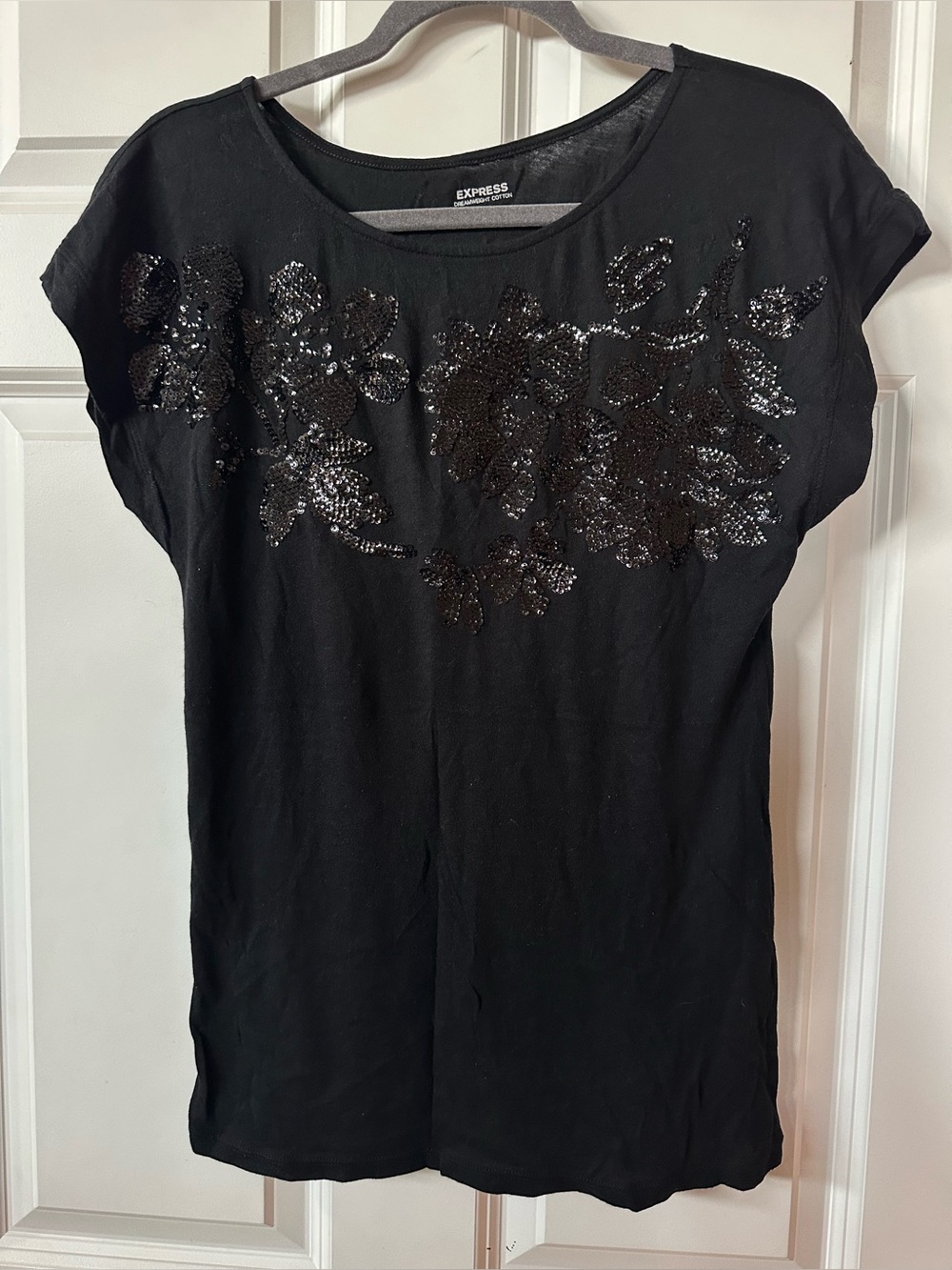 3 for $22 ⭐️ Express Black Sequin Floral Short-Sleeve Top